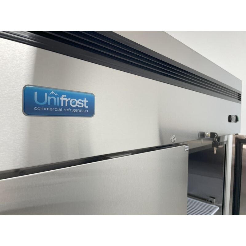 Unifrost F1310SV Double Door Upright Freezer 1300L Commercial 2