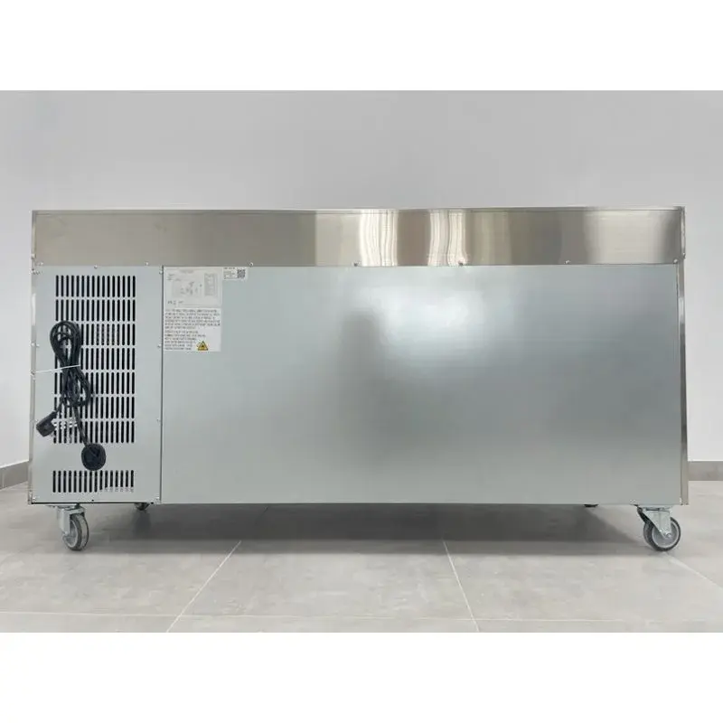 Unifrost CR1360FT Two Door Counter Fridge 282L Flat Top 3