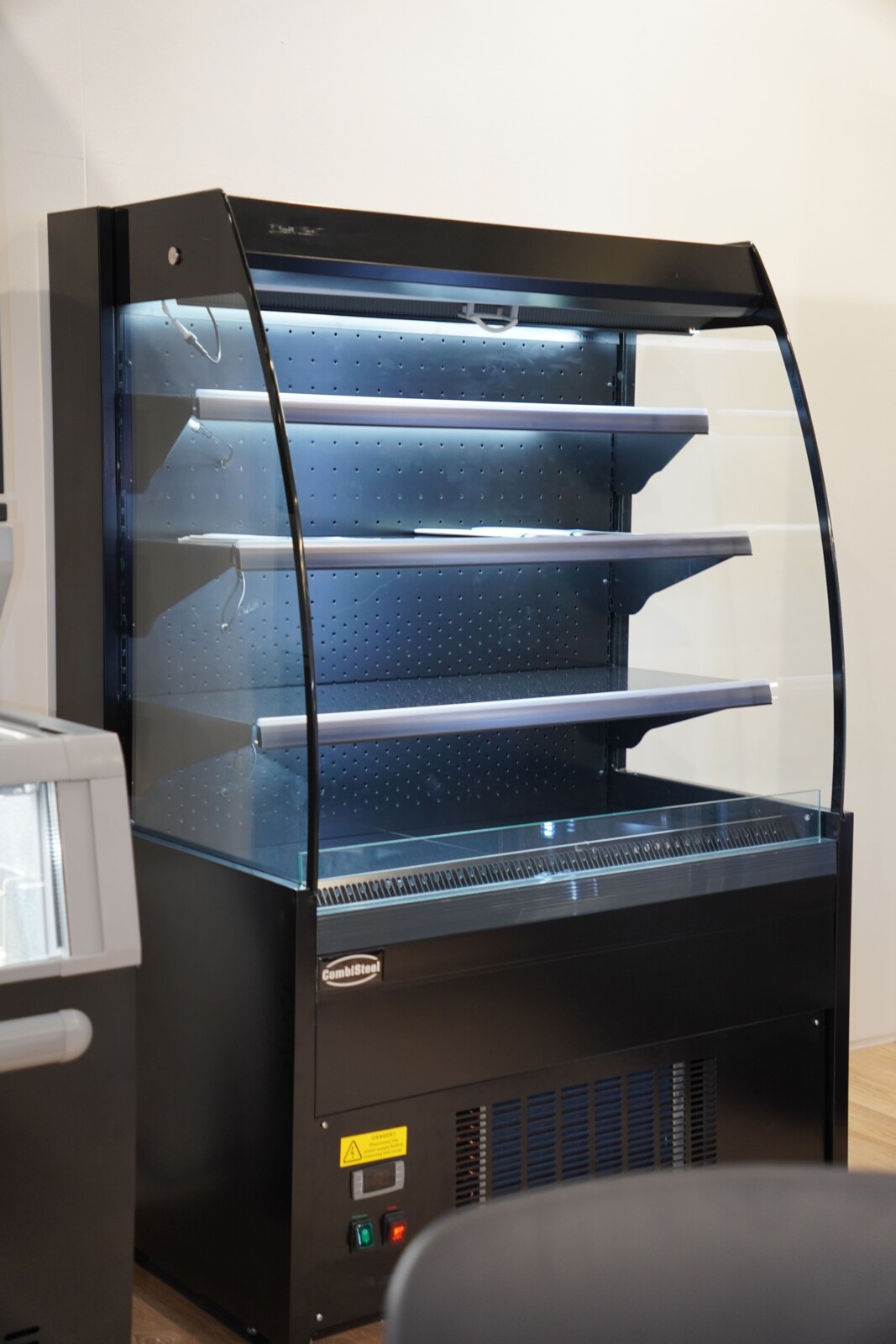 Combisteel Cold Display 1.0m Mobile, 290L, Curved Glass 4