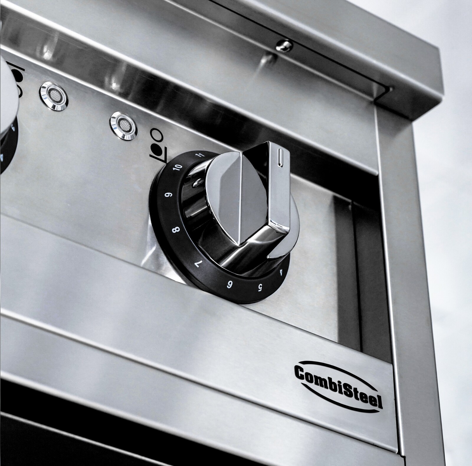 Combisteel Entry 700 Induction Stove 2 Hob, 7kW, Freestanding 3